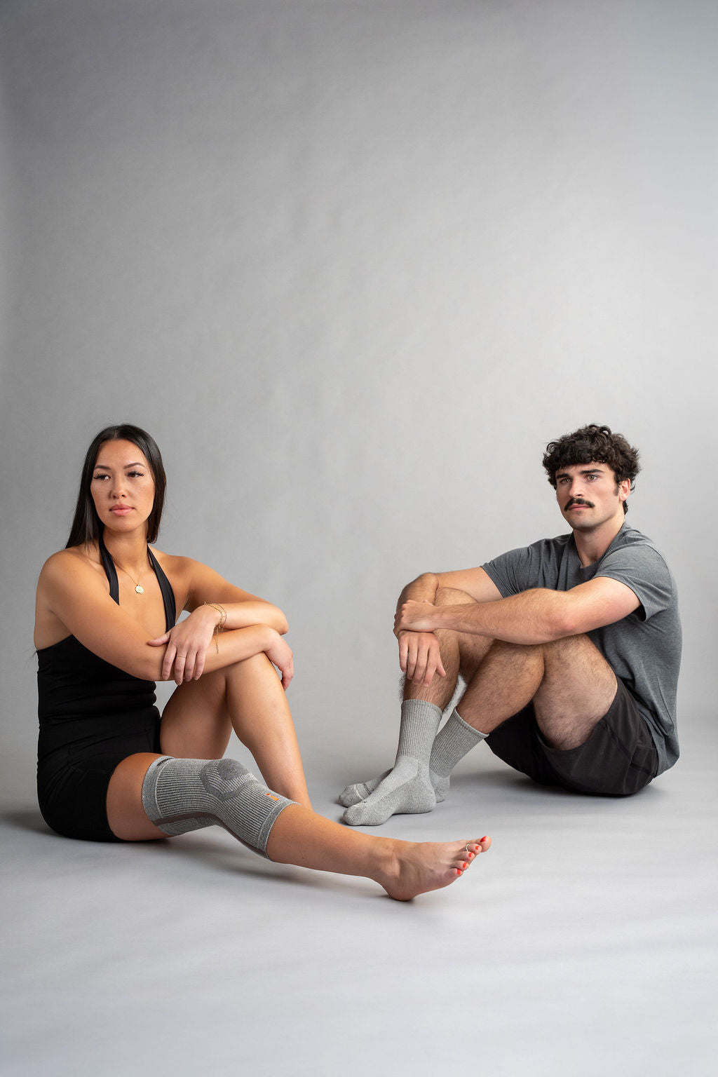 KNEE SLEEVE AND CIRCULATION SOCKS BUNDLE